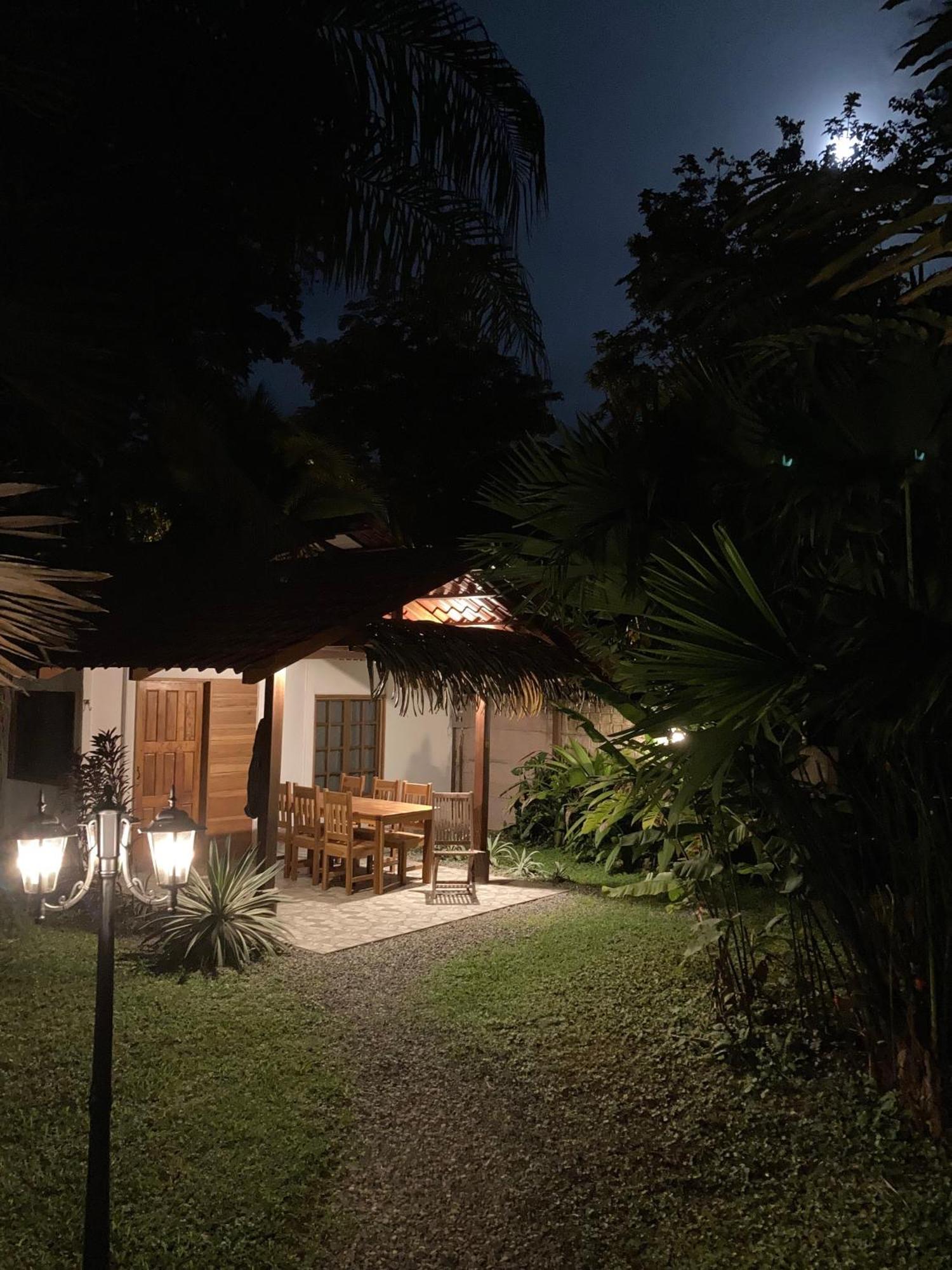 Hotel Pura Vida Vegana Cahuita Exterior foto
